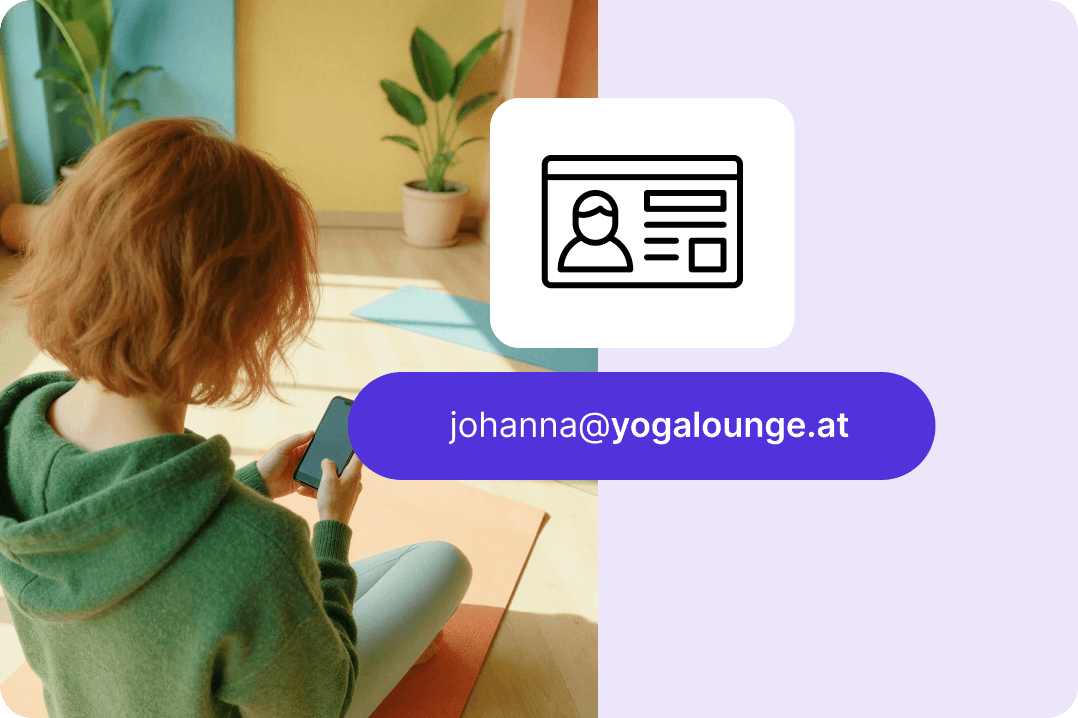 Eine Person im grünen Oberteil nutzt ein Smartphone. Daneben ein Profil-Icon und die E-Mail johanna@yogalounge.at.
